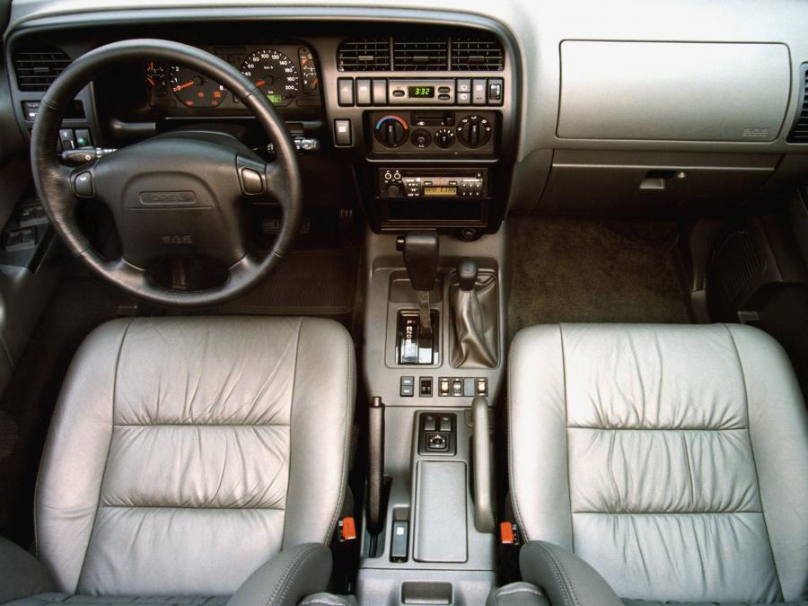Торпедо Opel Monterey 3.5 V6 Limited 1998 года  (фото 16 из 36)